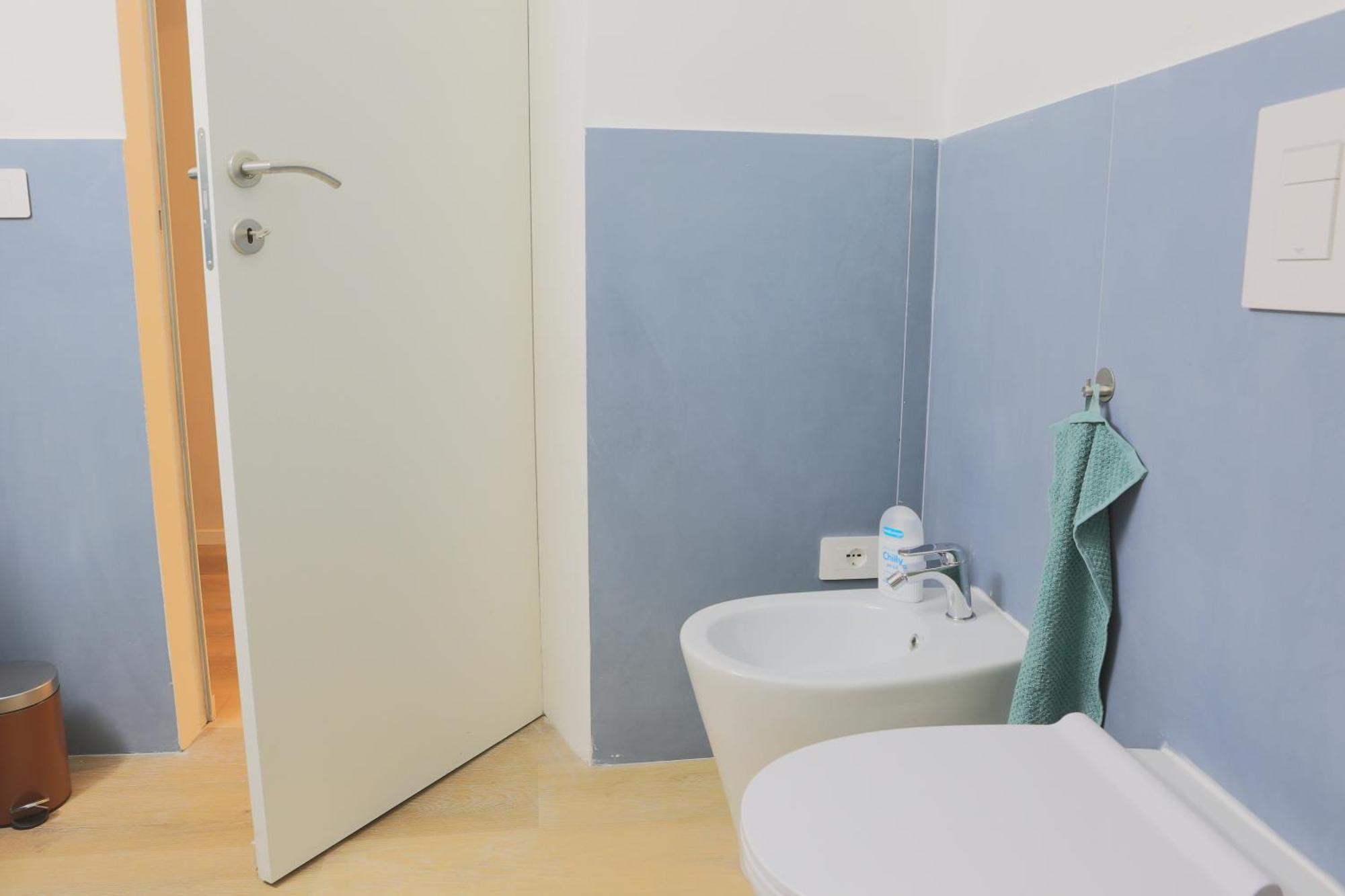 Renovated With Balcony In San Lorenzo - With Elevator *
