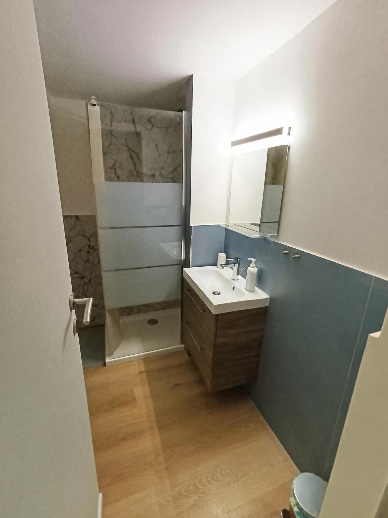 Apartment Renovated With Balcony In San Lorenzo - With Elevator
