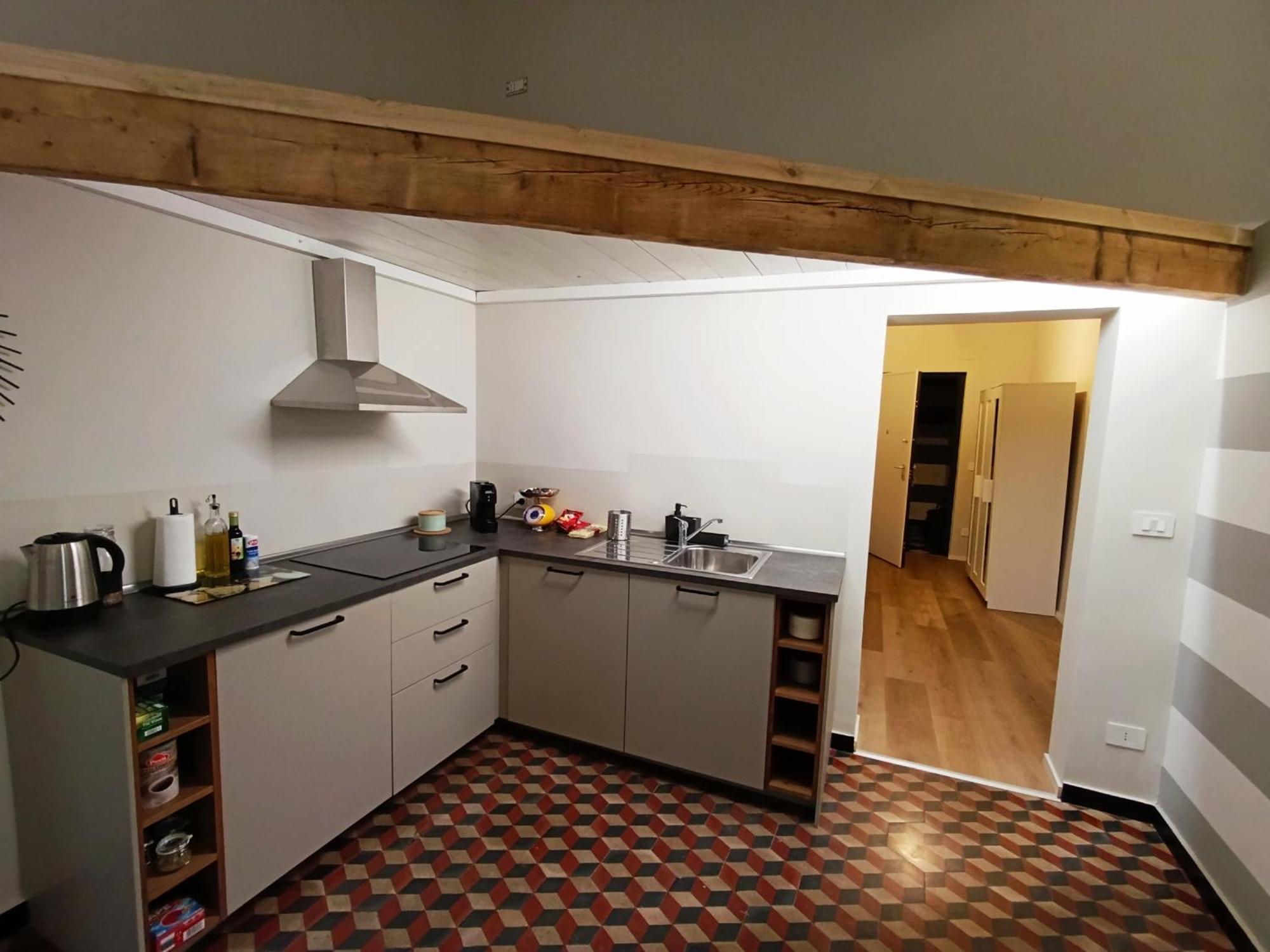 Renovated With Balcony In San Lorenzo - With Elevator Appartamento